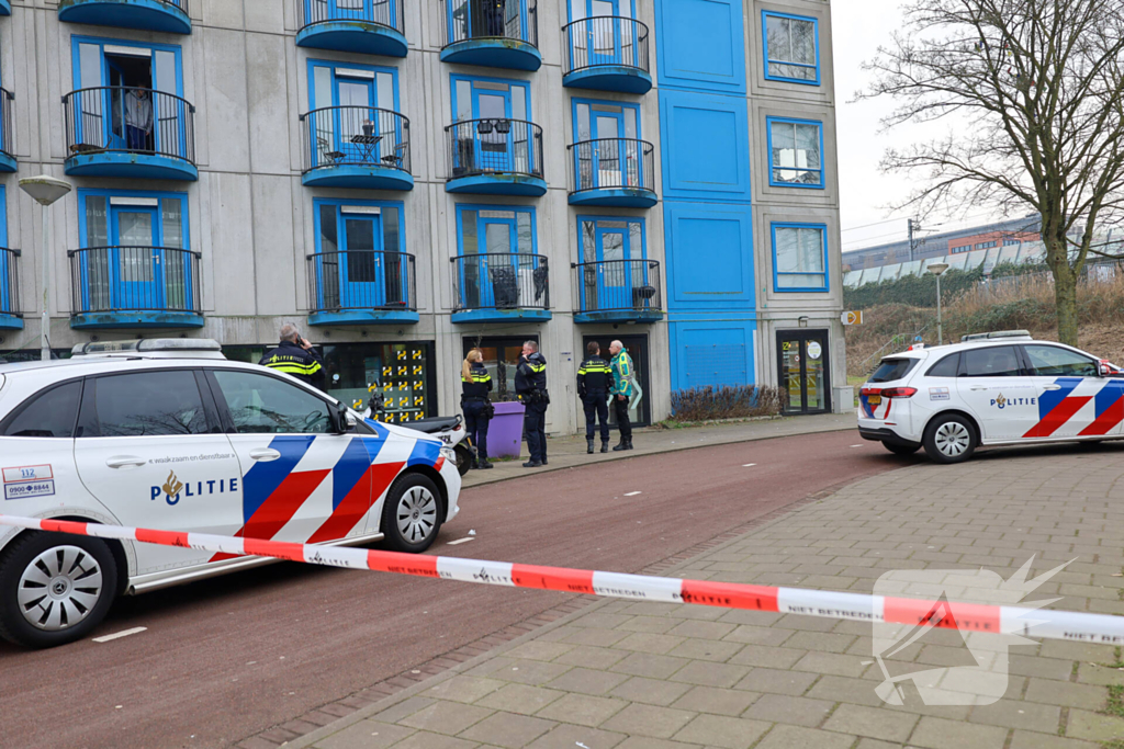 Traumateam ingezet voor persoon die van hoogte valt, politie doet onderzoek