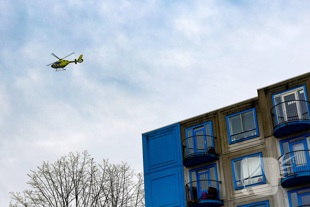 Traumateam ingezet voor persoon die van hoogte valt, politie doet onderzoek