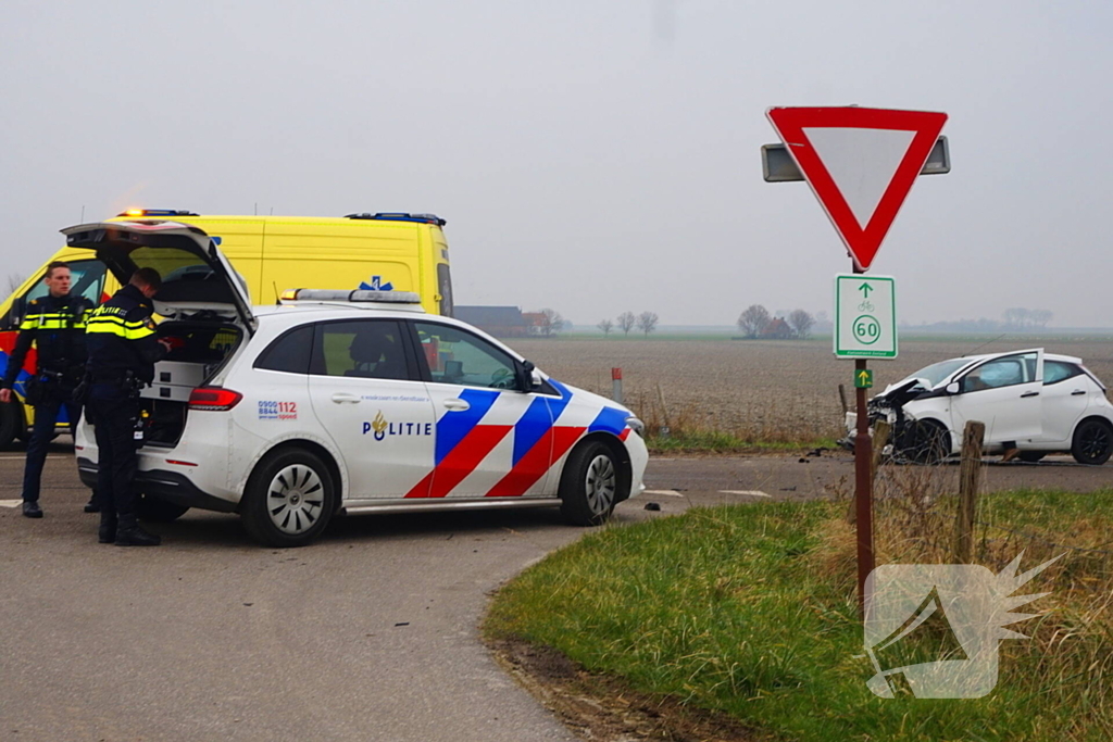 Flinke schade na ongeval op kruising