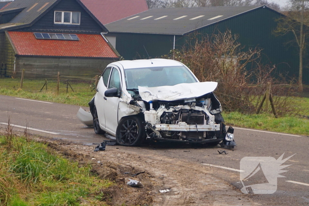 Flinke schade na ongeval op kruising
