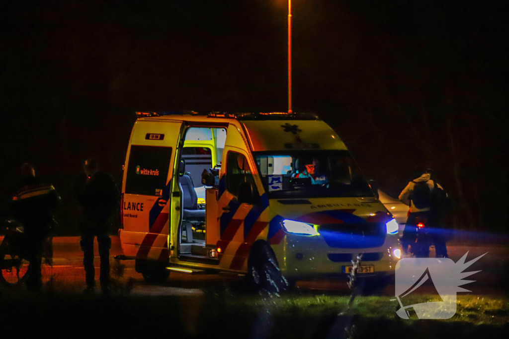 Vrouw op fiets gewond bij botsing met auto