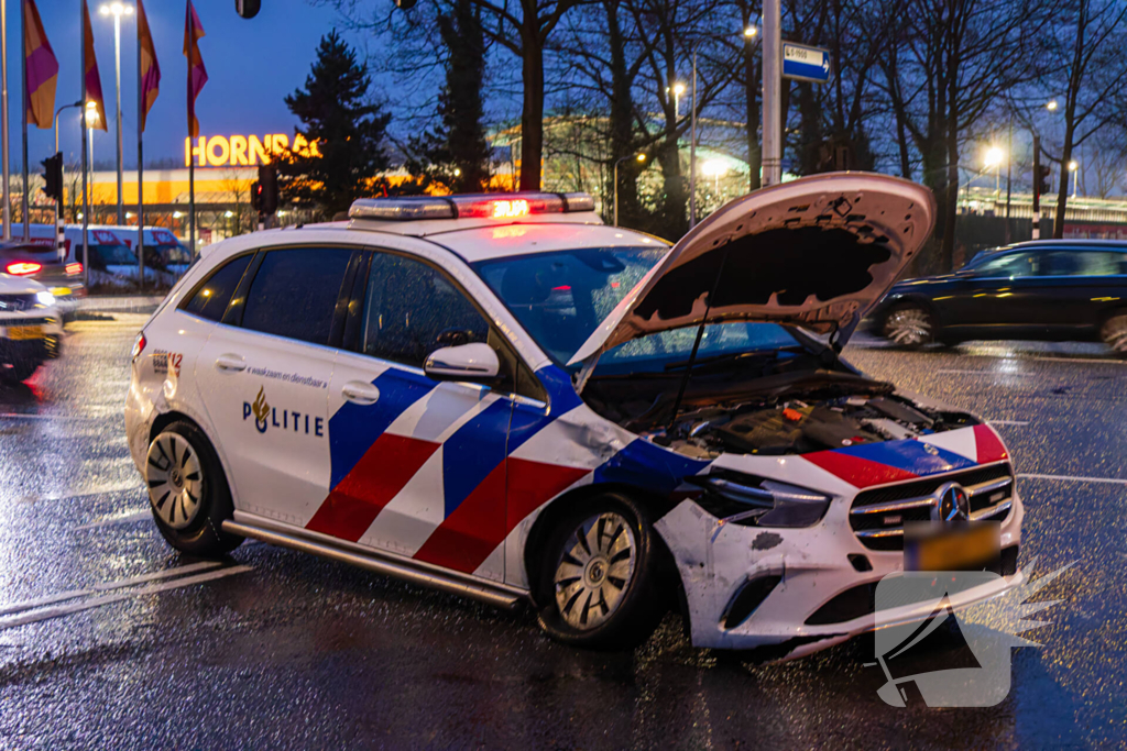 Forse schade na ongeval met politieauto