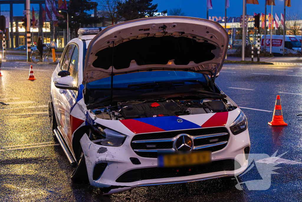 Forse schade na ongeval met politieauto