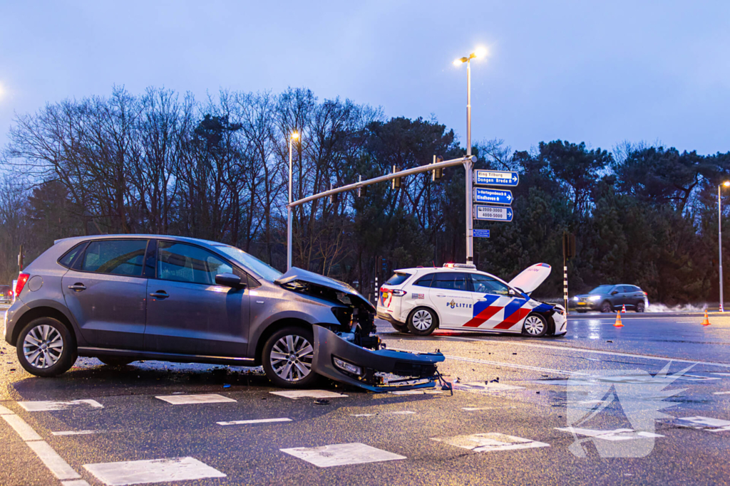 Forse schade na ongeval met politieauto