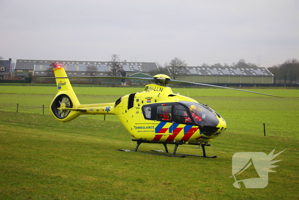 Traumahelikopter landt in weiland