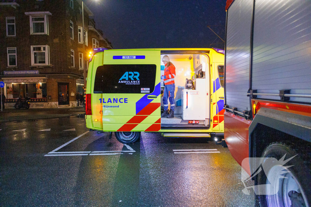 Auto loopt forse schade op na aanrijding tram