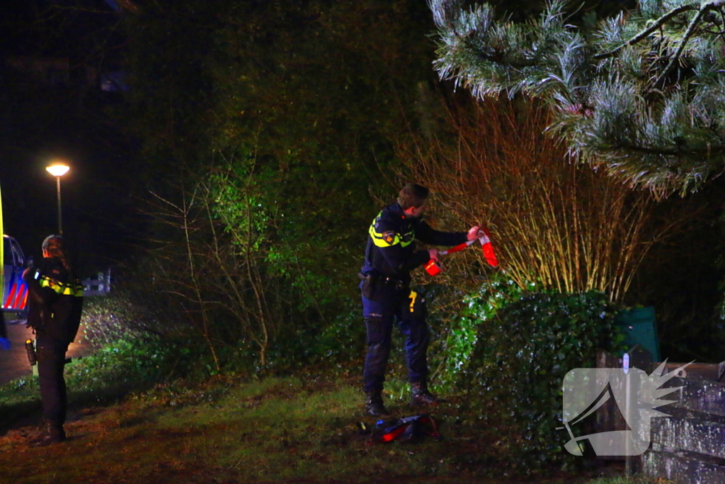 Zwaargewonde aangetroffen in tuin van woning
