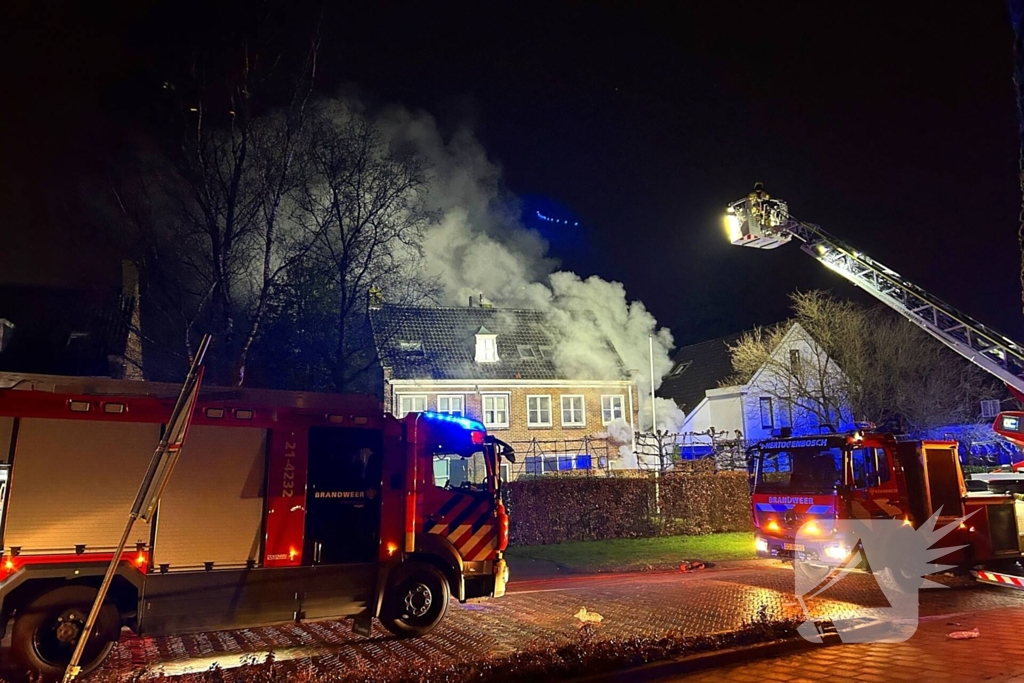Veel rook bij brand in woning