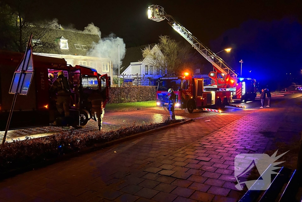 Veel rook bij brand in woning