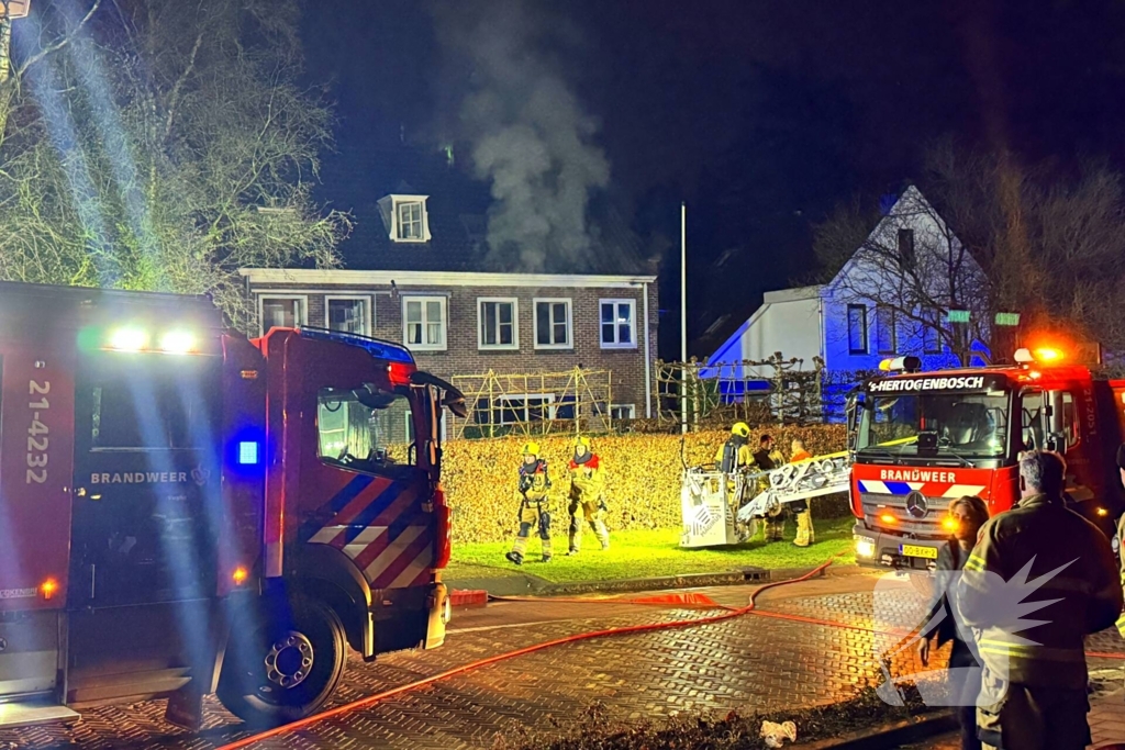 Veel rook bij brand in woning
