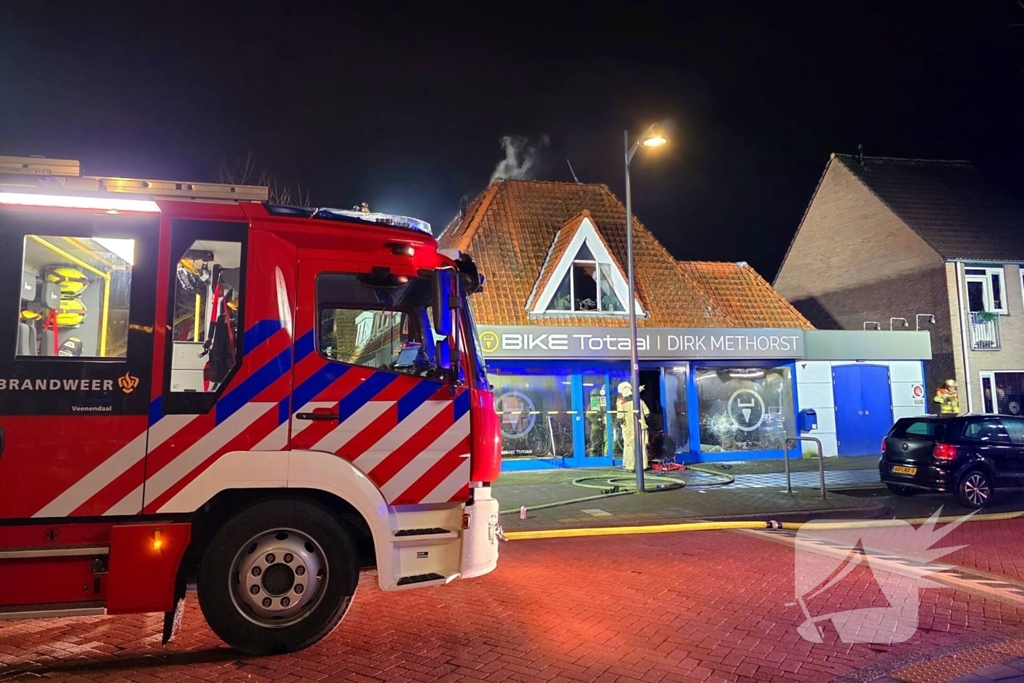 Zeer grote brand in fietsenwinkel