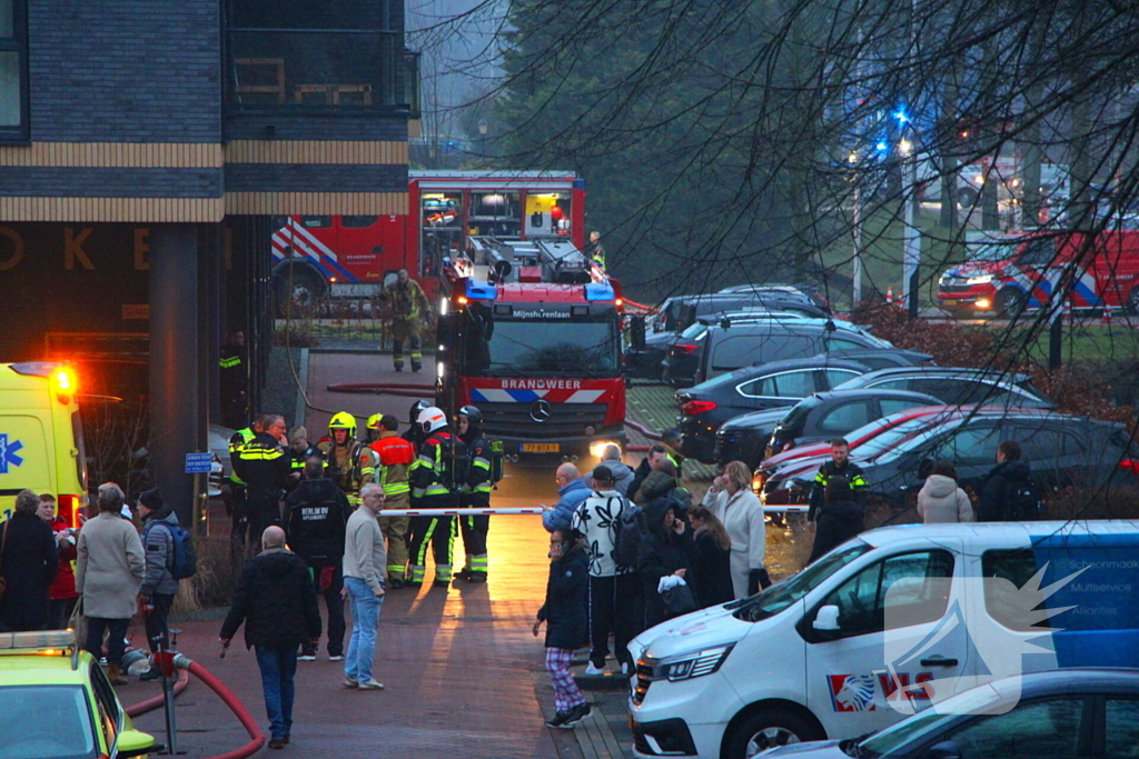 Flinke rook ontwikkeling bij grote brand in appartement