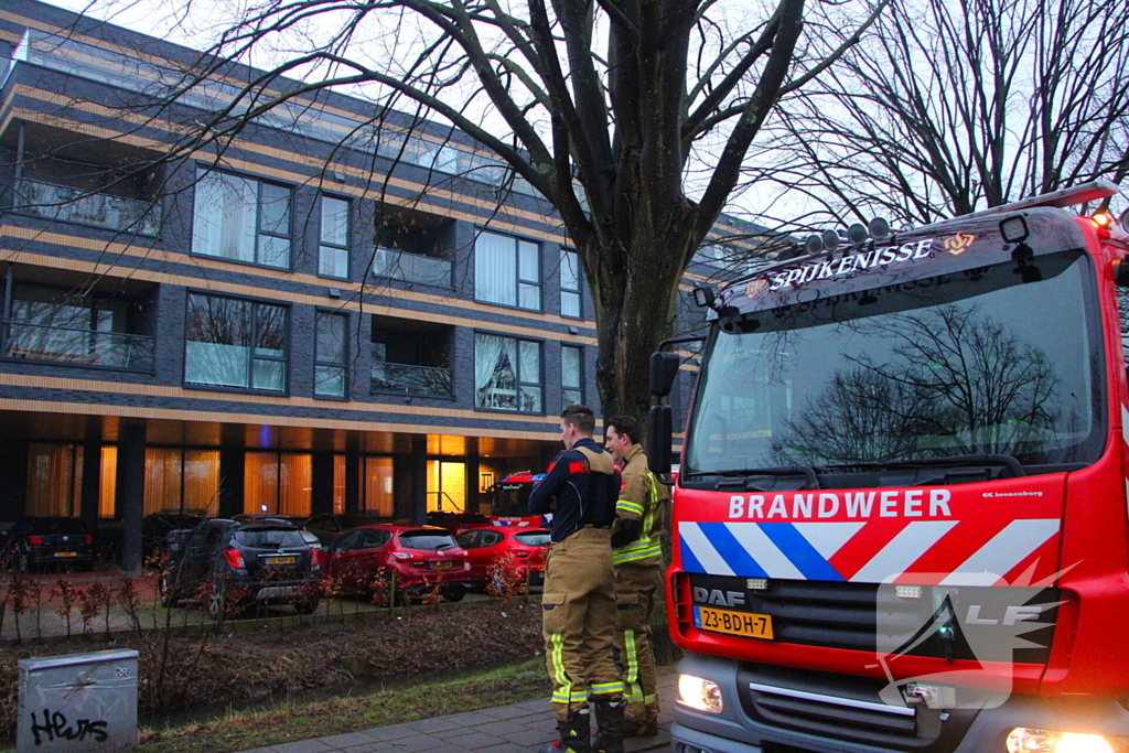 Flinke rook ontwikkeling bij grote brand in appartement