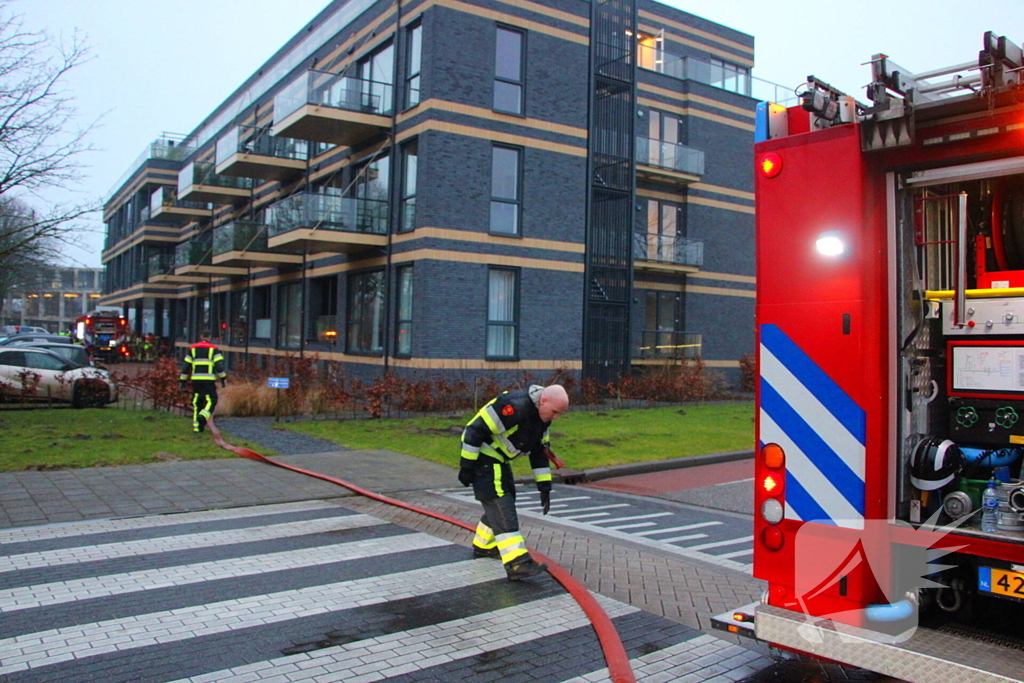 Flinke rook ontwikkeling bij grote brand in appartement