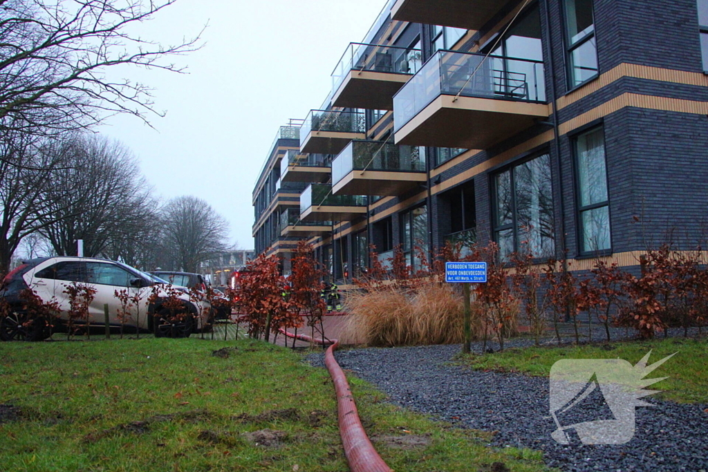 Flinke rook ontwikkeling bij grote brand in appartement
