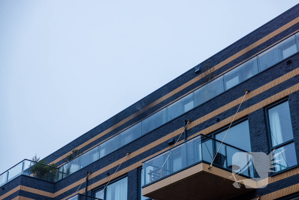 Flinke rook ontwikkeling bij grote brand in appartement