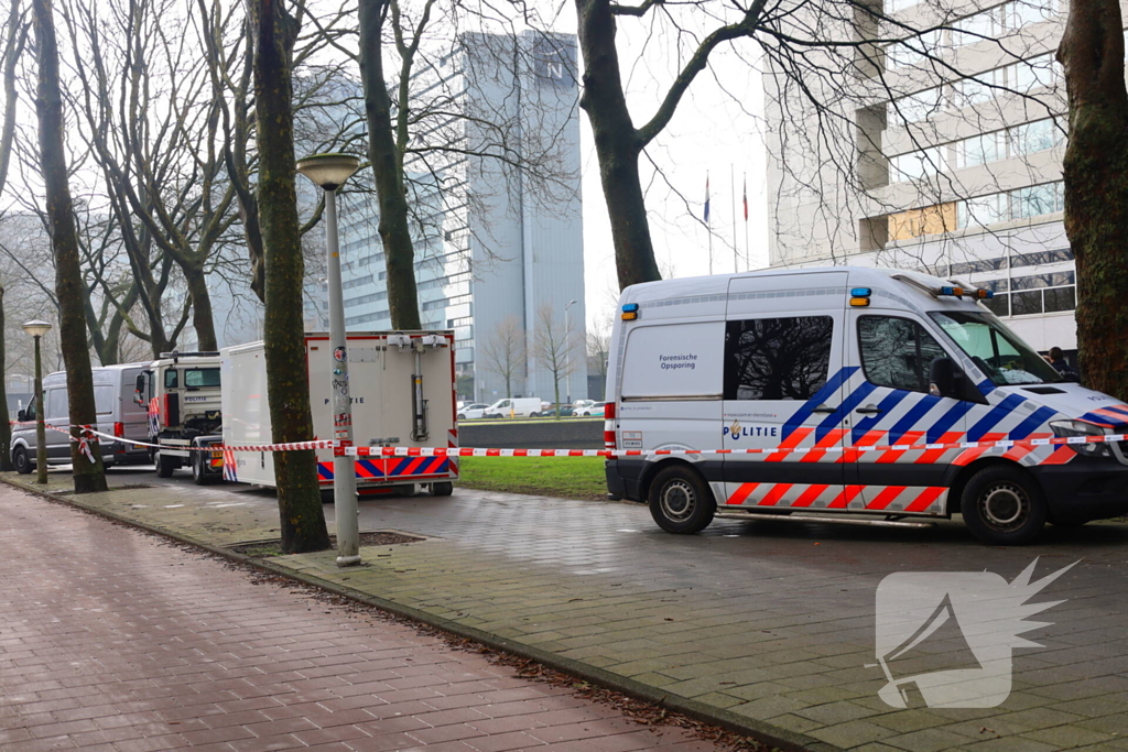 Persoon te water hulpdiensten massaal aanwezig