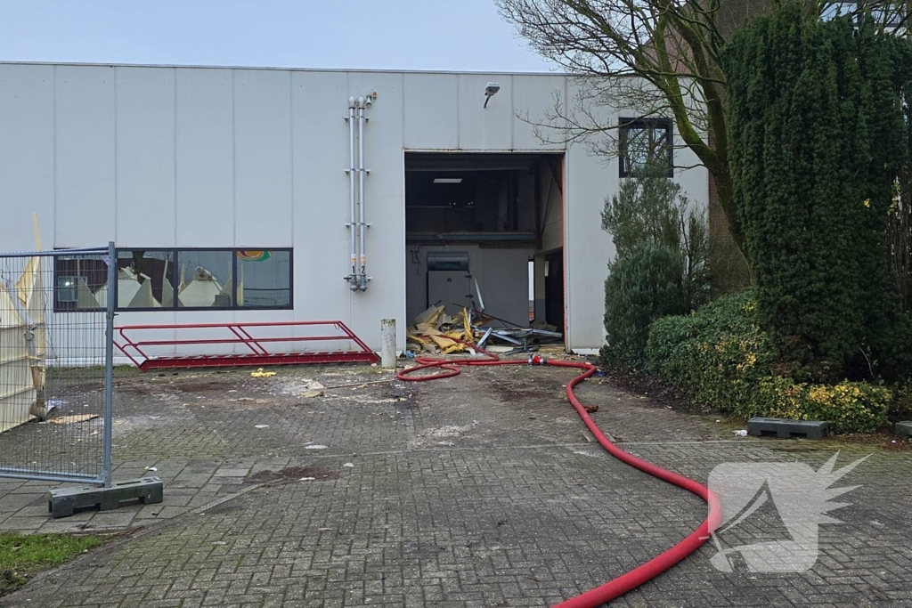Grote brand in bedrijfspand van koekjesfabriek