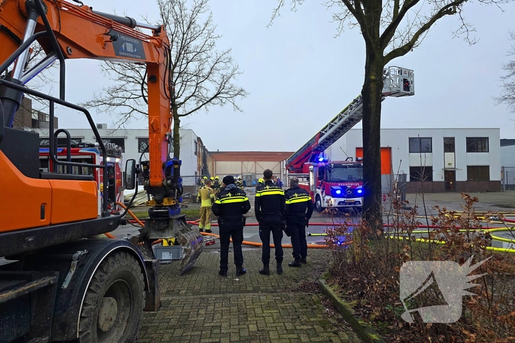 Grote brand in bedrijfspand van koekjesfabriek