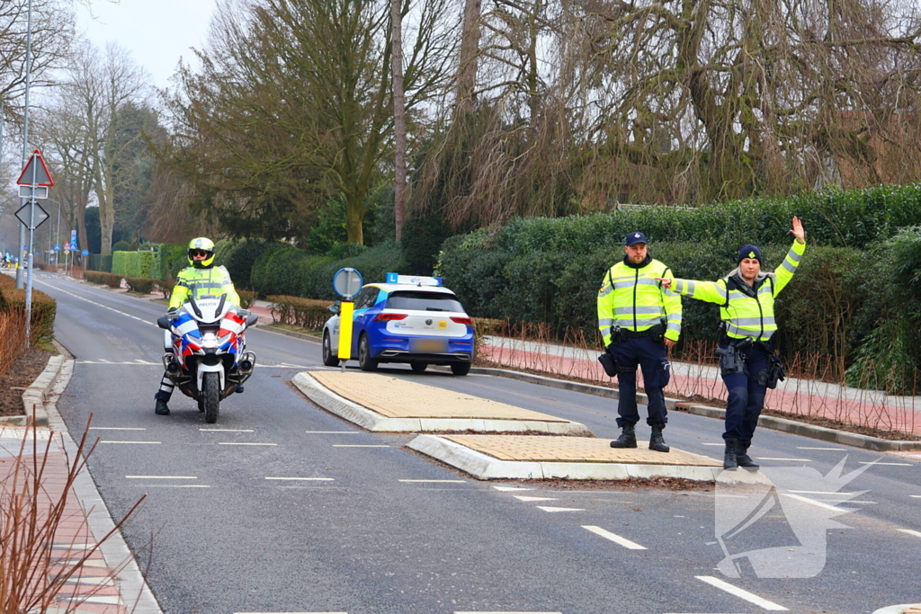Politie controleert voertuigen en brommers