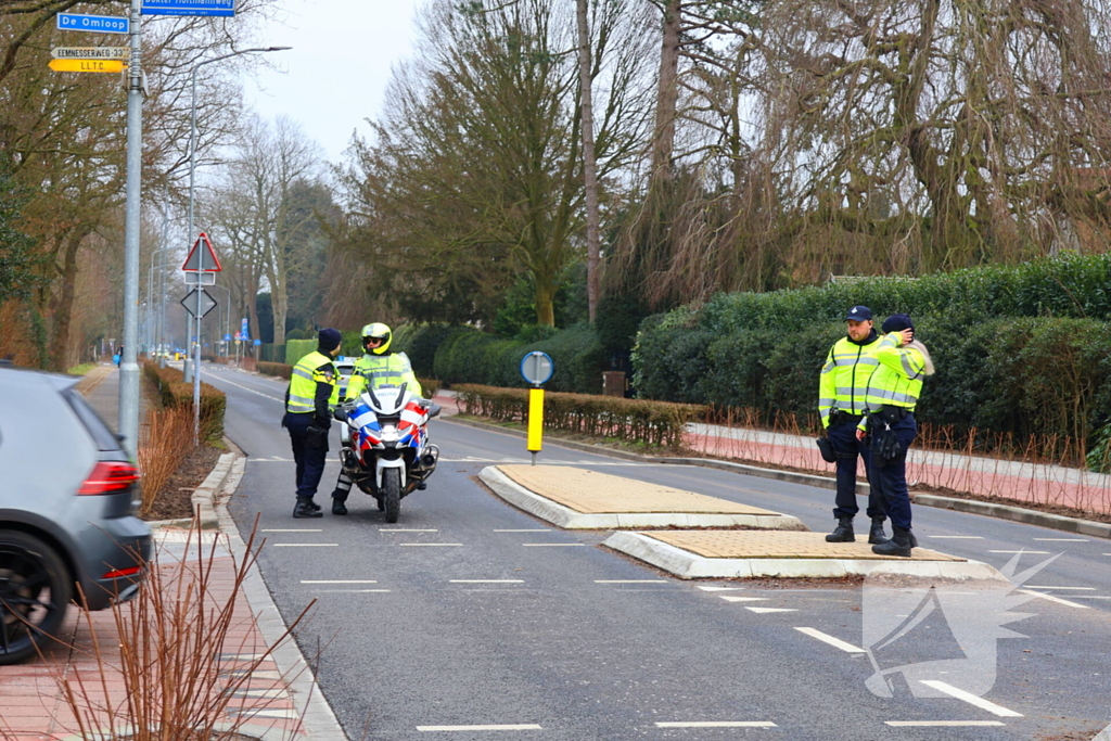 Politie controleert voertuigen en brommers