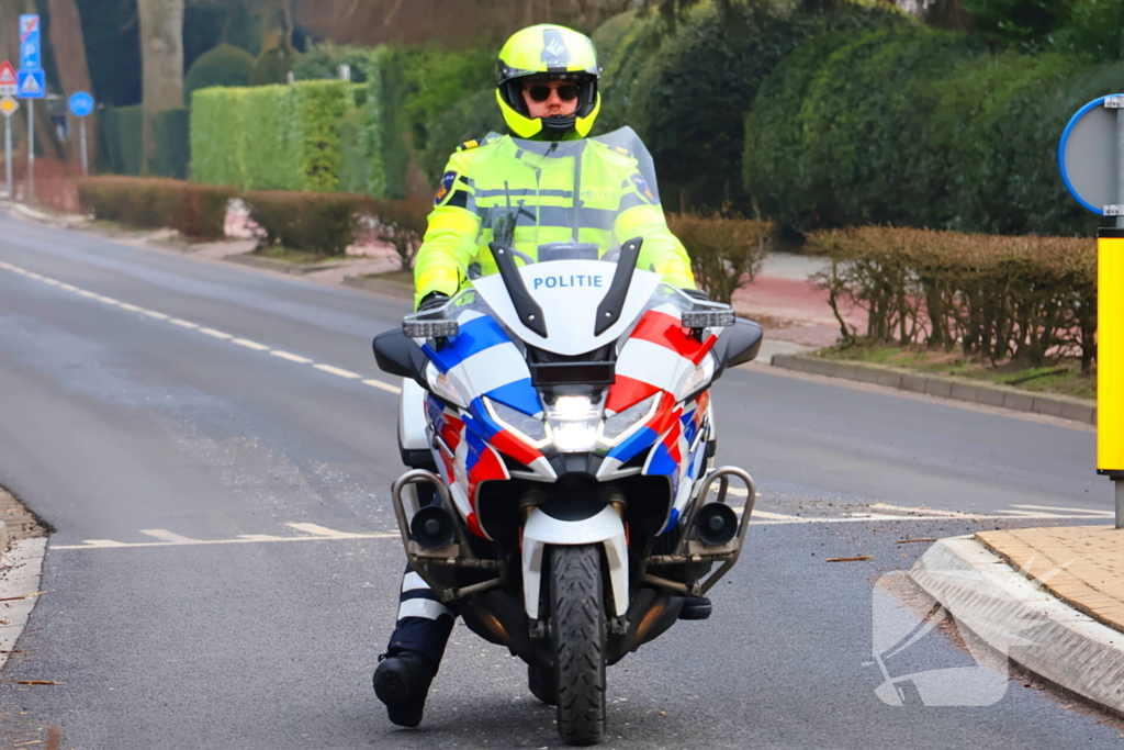 Politie controleert voertuigen en brommers