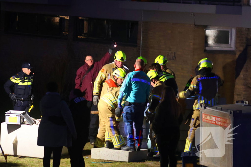 Kind bekneld onder pallet stenen