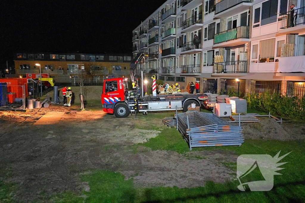 Kind bekneld onder pallet stenen