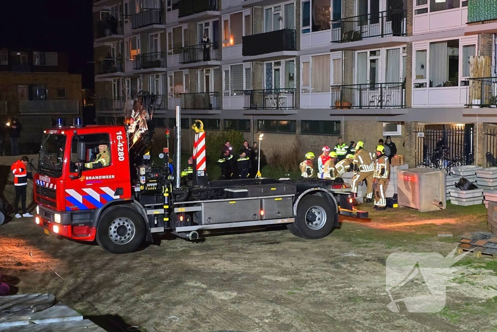 Kind bekneld onder pallet stenen