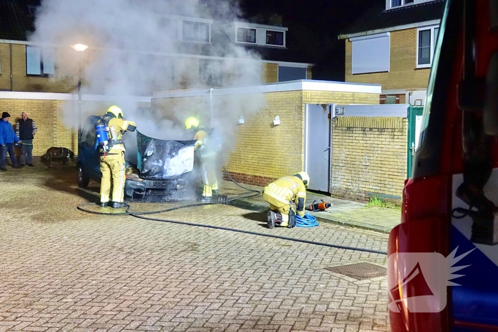Voertuig zwaar beschadigd door brand