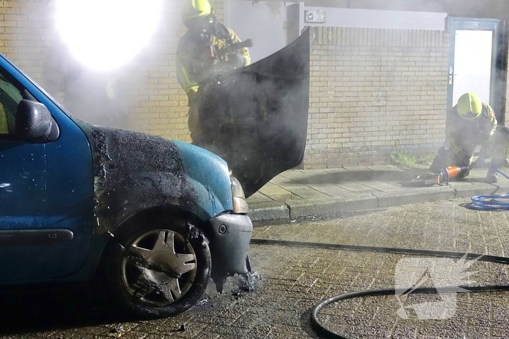 Voertuig zwaar beschadigd door brand