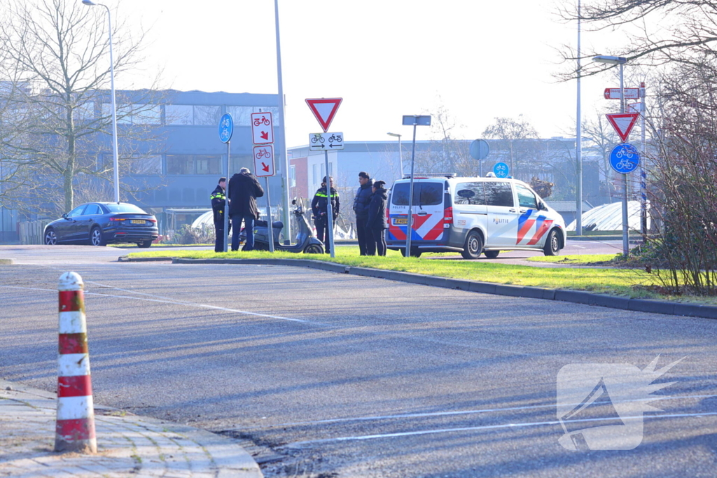 Scooterrijder en auto betrokken bij aanrijding