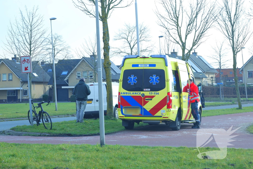 Fietser aangereden door bestelbus