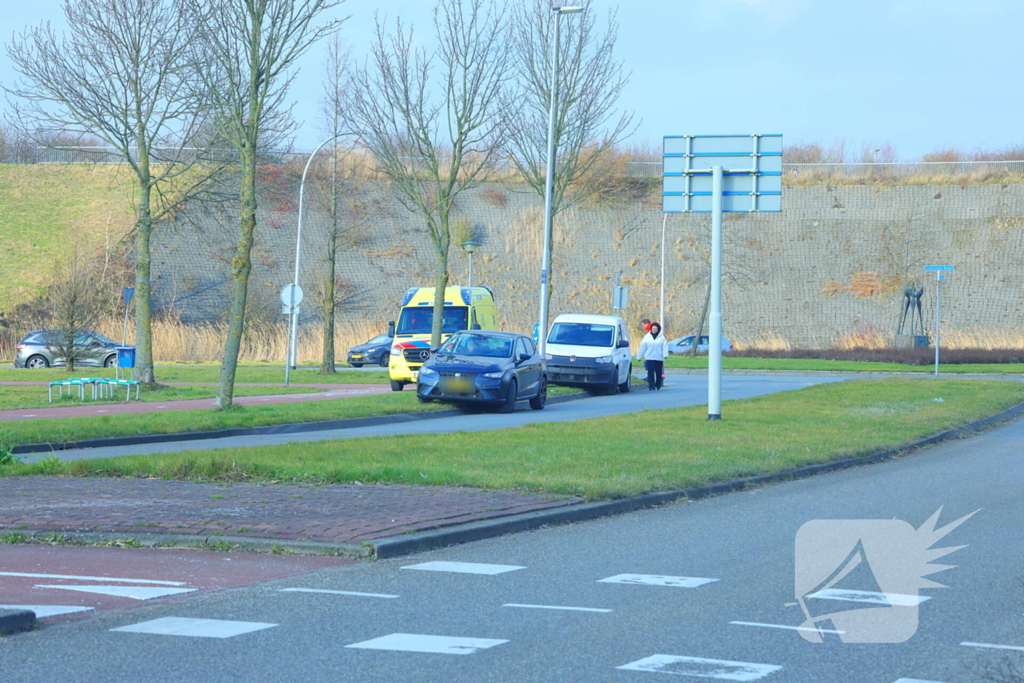 Fietser aangereden door bestelbus
