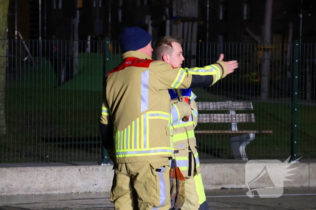Brandweer laat basketbalveld onderlopen wegens verwachtte vorst