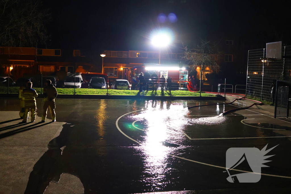 Brandweer laat basketbalveld onderlopen wegens verwachtte vorst