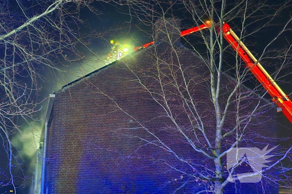Grote uitslaande brand in woning