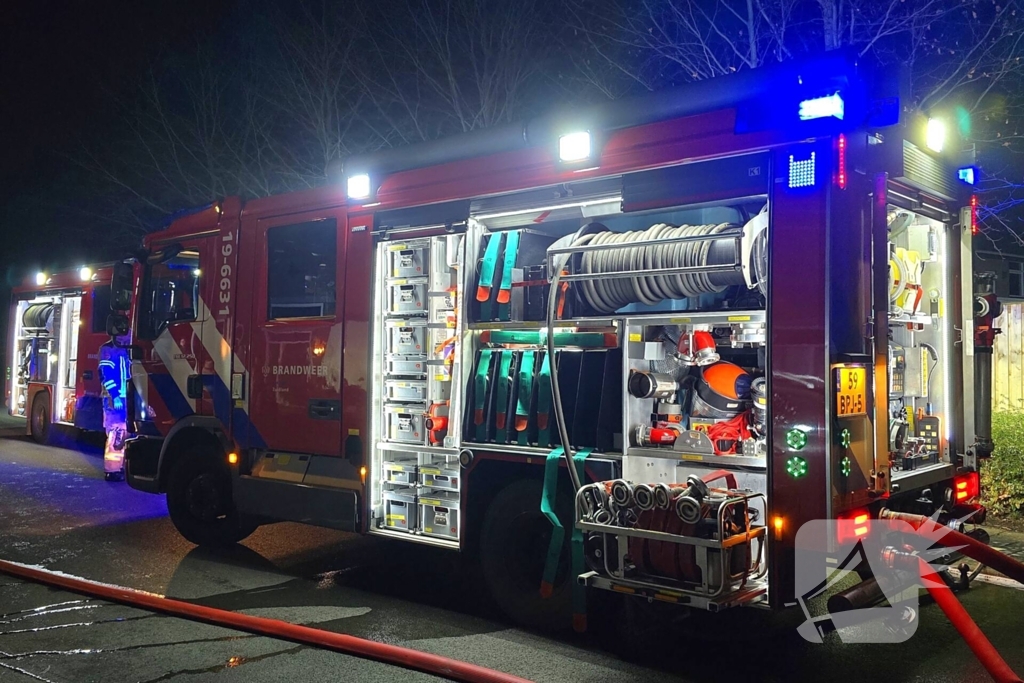 Grote uitslaande brand in woning