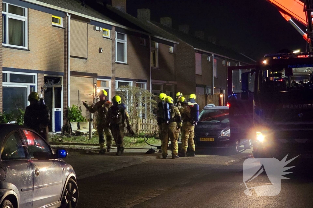 Grote uitslaande brand in woning