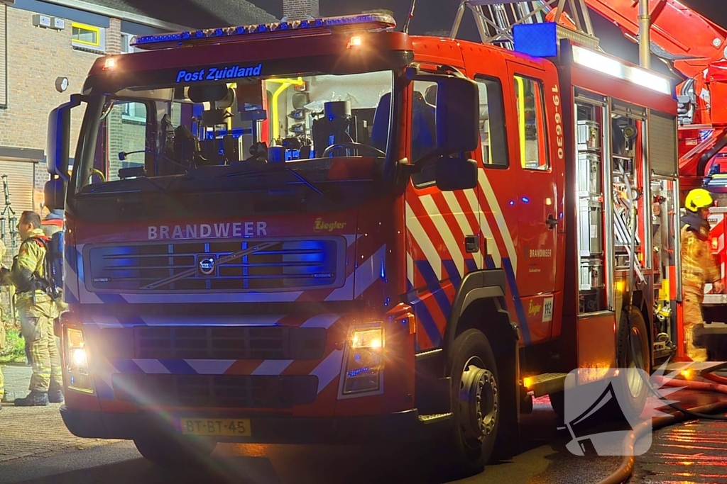 Grote uitslaande brand in woning