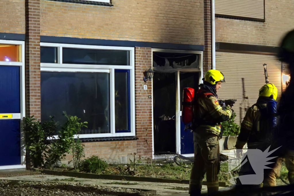 Grote uitslaande brand in woning