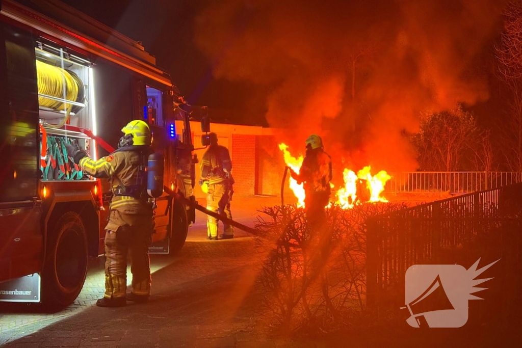 Auto verwoest door brand na knallen