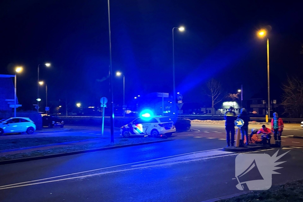 Maaltijdbezorger geschept door auto