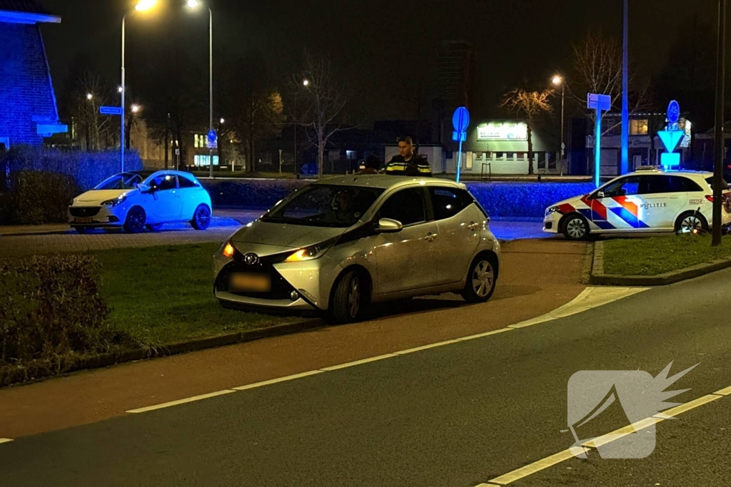 Maaltijdbezorger geschept door auto