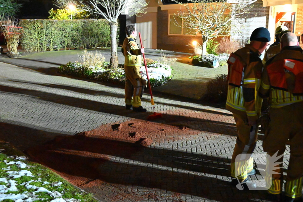 Hoogwerker gaat kapot bij schoorsteenbrand