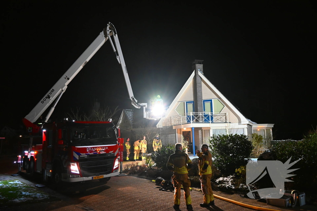 Hoogwerker gaat kapot bij schoorsteenbrand