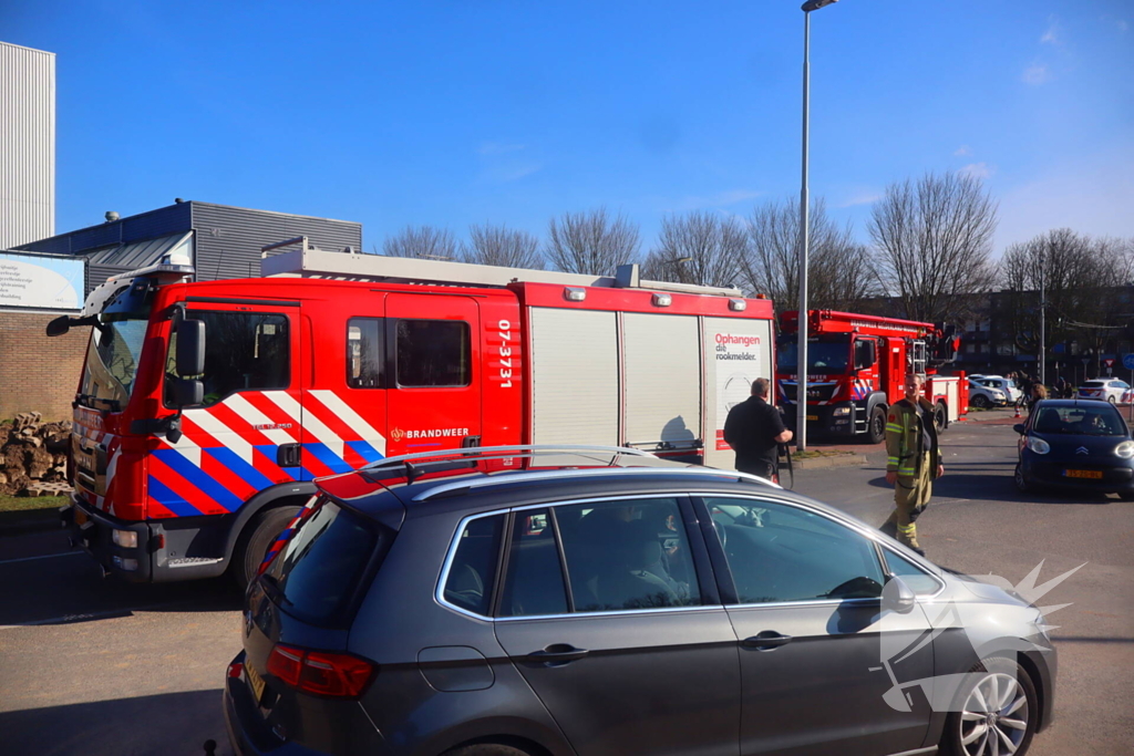 Traumahelikopter landt midden op de weg