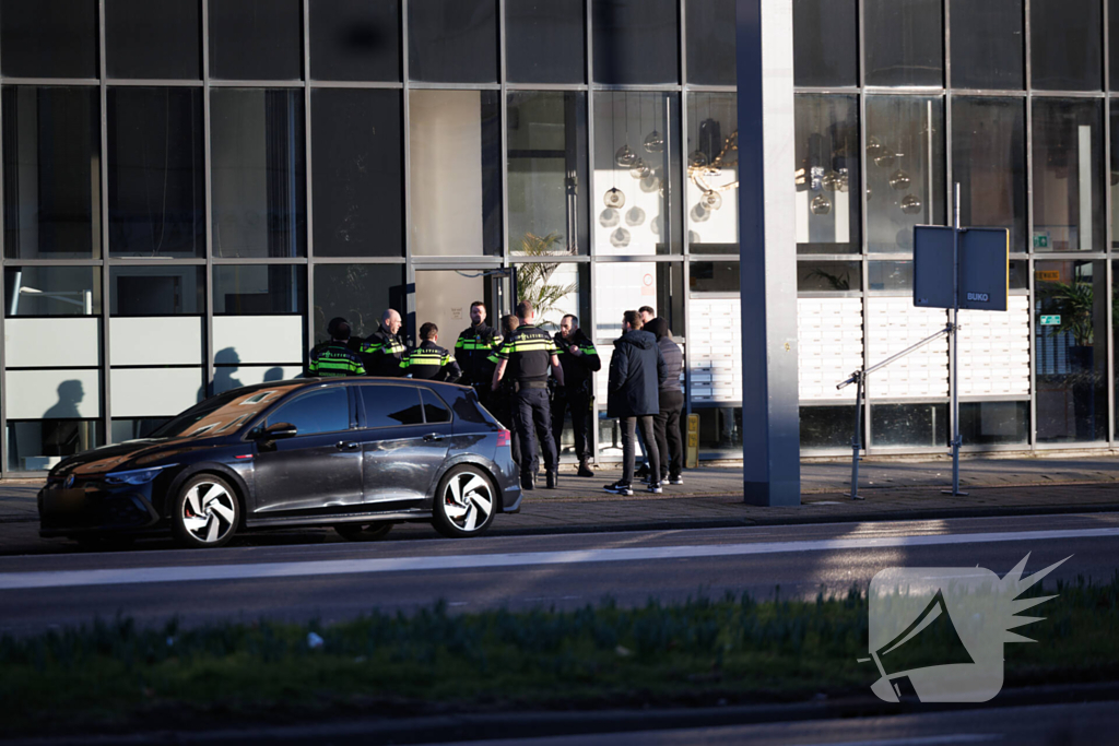 Massale politie-inzet bij gebouw