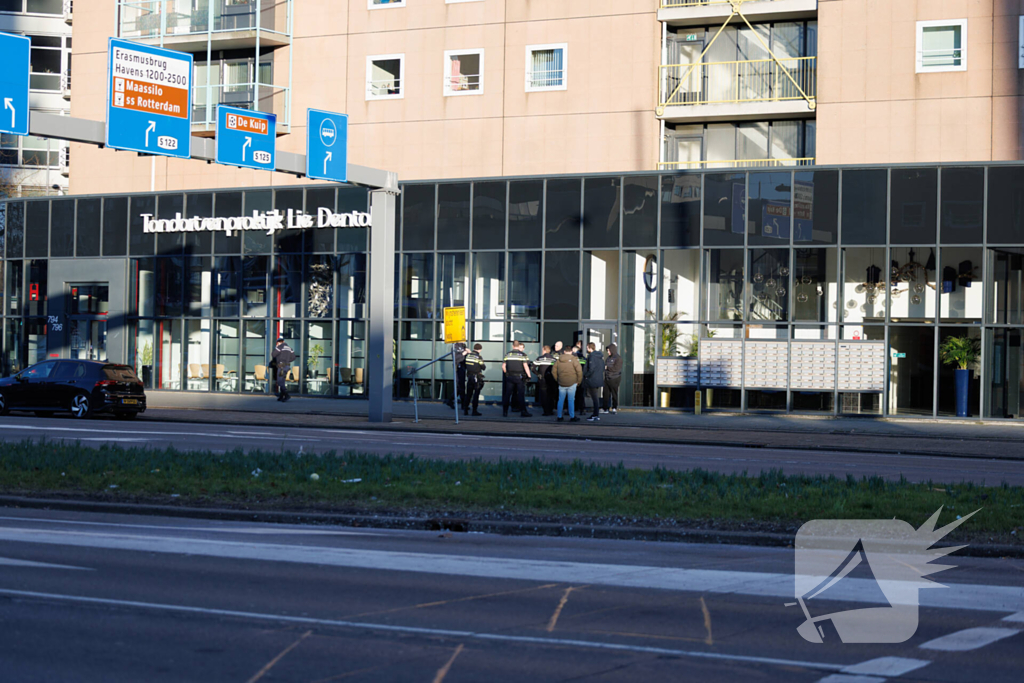 Massale politie-inzet bij gebouw