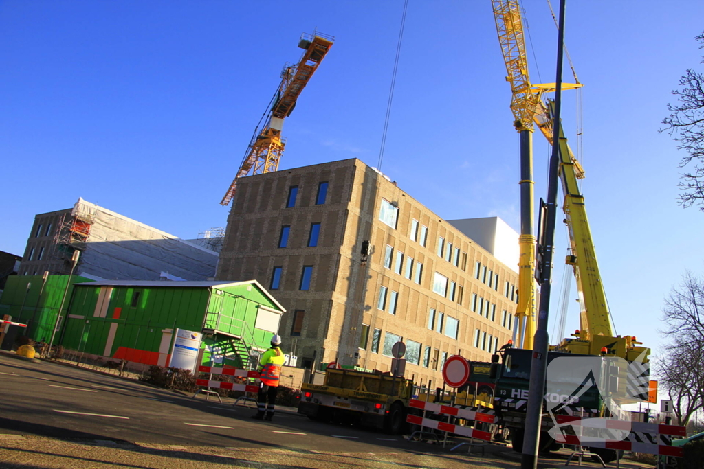 Torenkraan bij nieuwbouw ziekenhuis wordt verwijderd